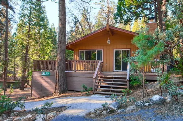 2645 English LN, Wawona, CA 95389