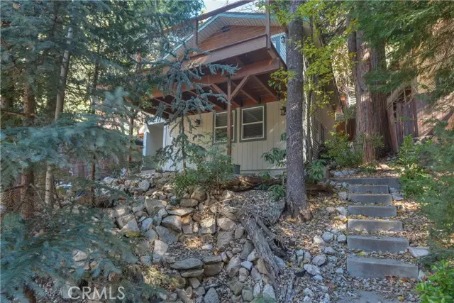 779 Lords Ln, Lake Arrowhead, CA 92325