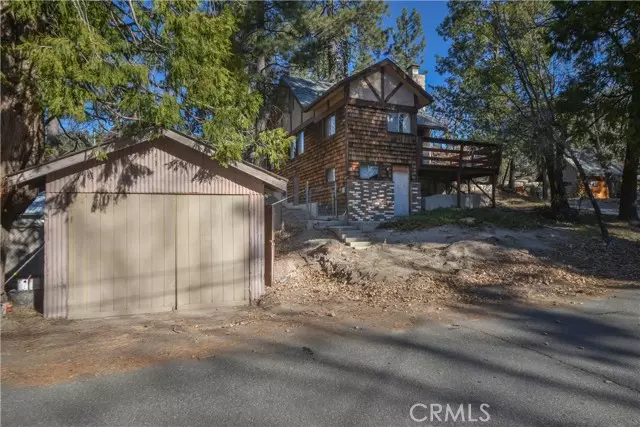 32868 Deer LN, Running Springs, CA 92382