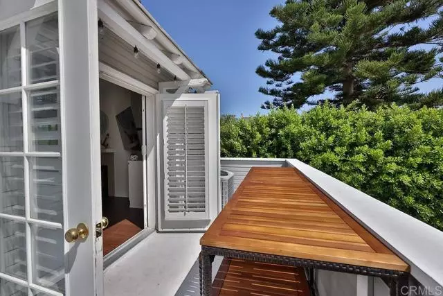 Coronado, CA 92118,828 D AVE