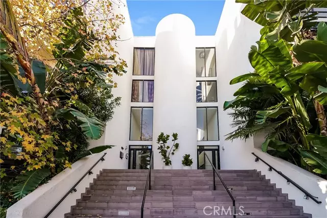 West Hollywood, CA 90069,1201 Larrabee ST 108