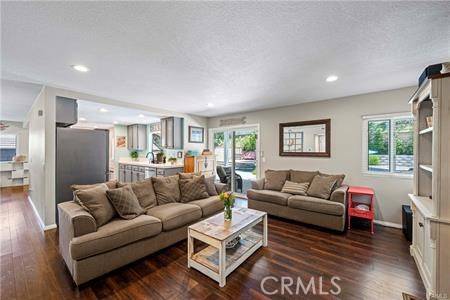 Castaic, CA 91384,28722 Meadowgrass DR