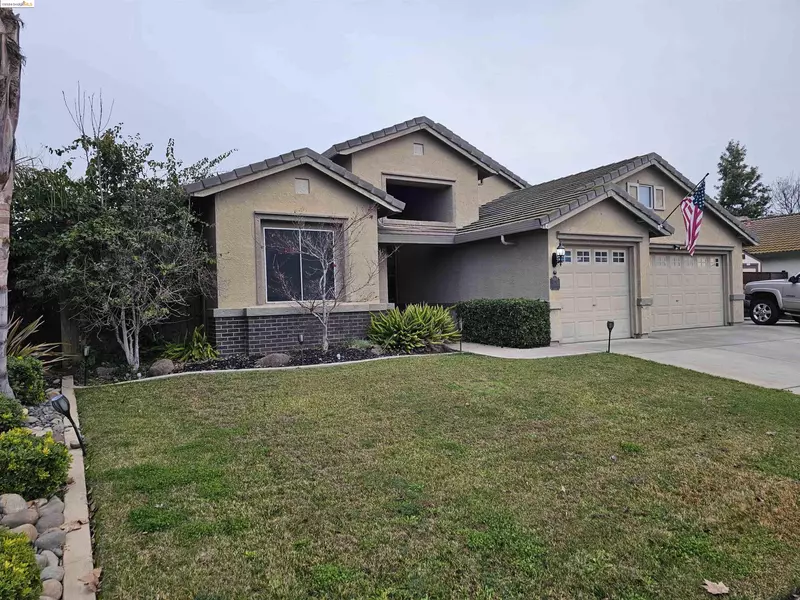 1019 Elk Hills Dr, Galt, CA 95632