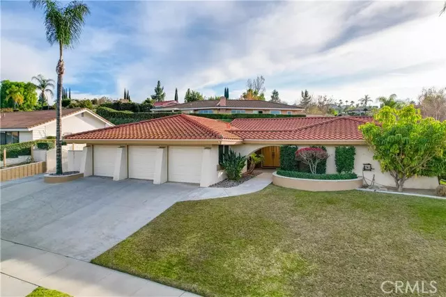 1180 Via Vallarta, Riverside, CA 92506