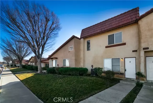 38000 17th ST 8, Palmdale, CA 93550