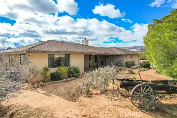 51979 Holliday LN, Pioneertown, CA 92268