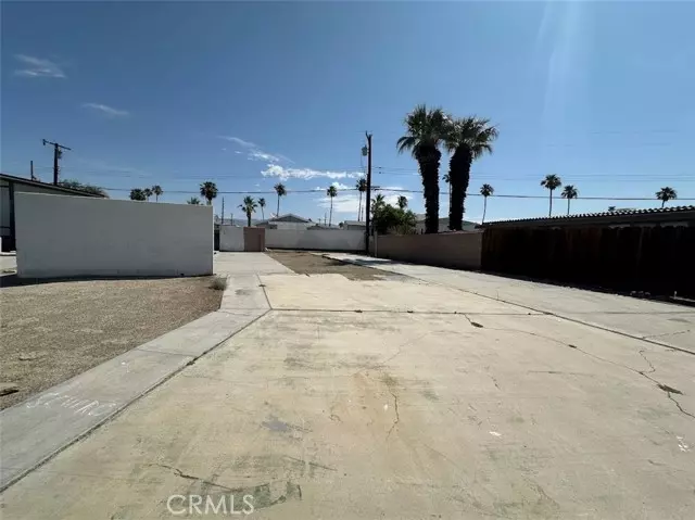 Thousand Palms, CA 92276,32060 Oakland