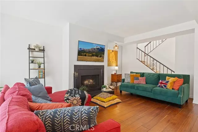 1920 Holly DR 4, Los Angeles, CA 90068