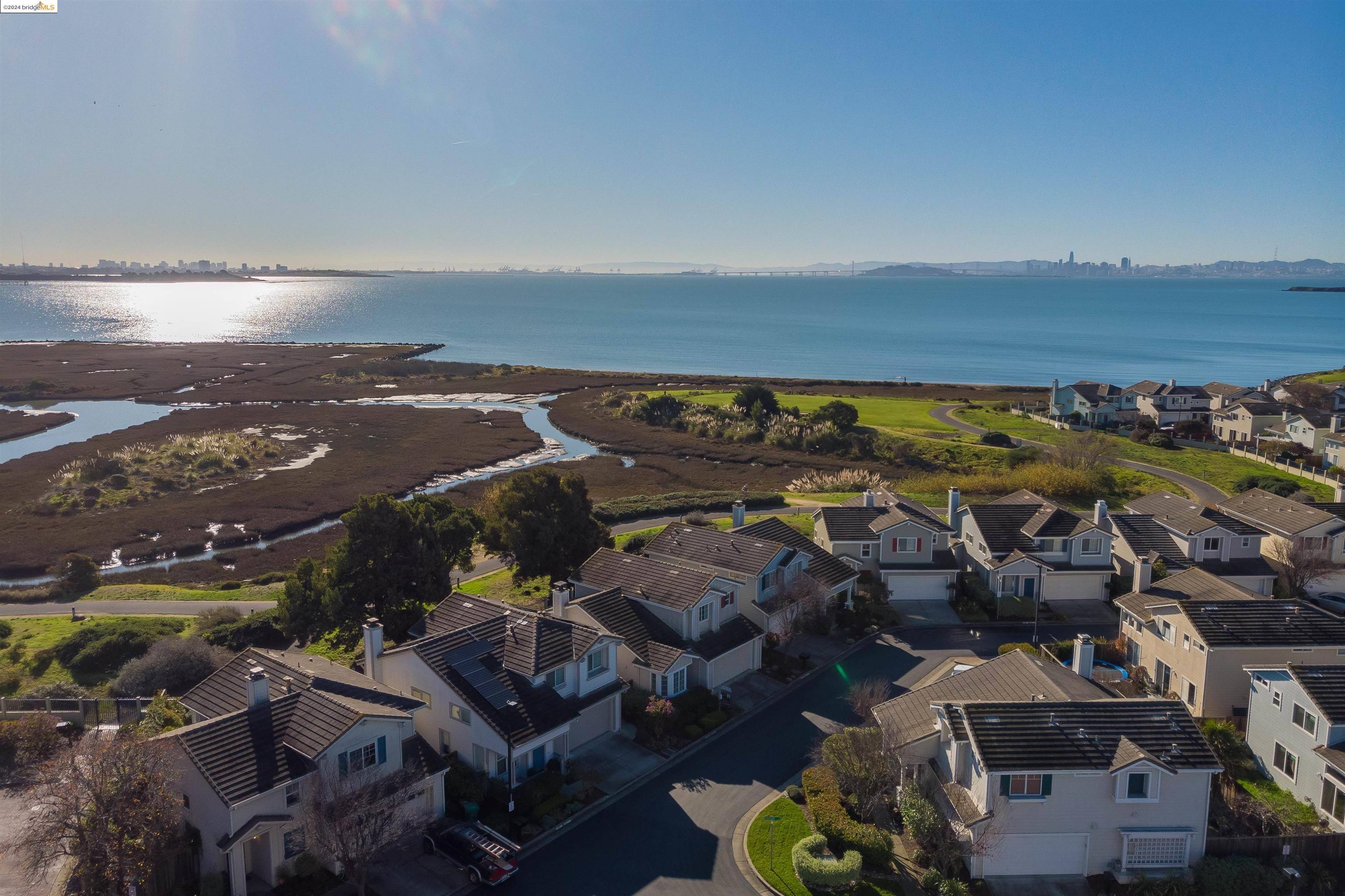 8 Mainsail Ct, Richmond, CA 94804
