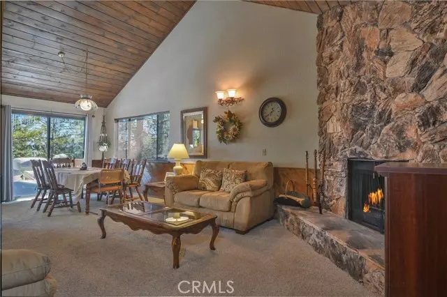 864 Nadelhorn DR, Lake Arrowhead, CA 92352