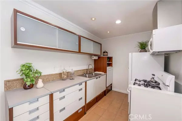 West Hollywood, CA 90046,1255 N Harper AVE 17