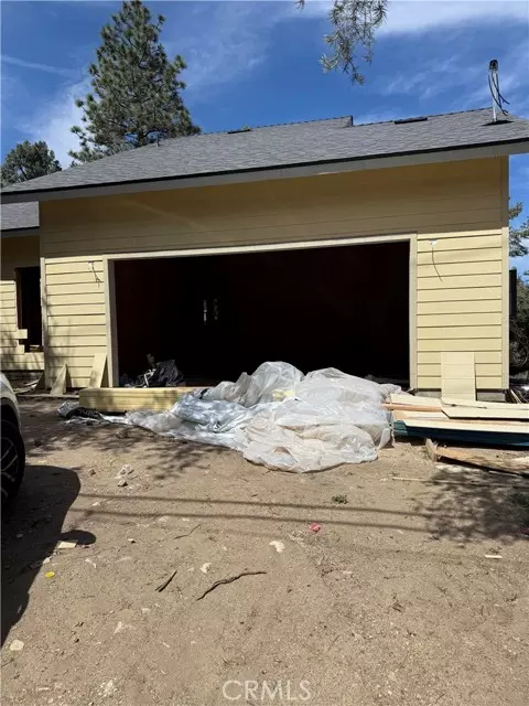 CA 93222,15808 Zurich WAY