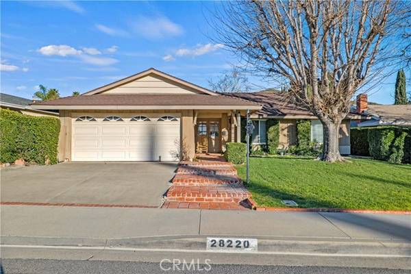 28220 Alaminos DR, Saugus, CA 91350