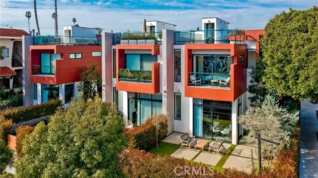 1329 California AVE 103, Santa Monica, CA 90403