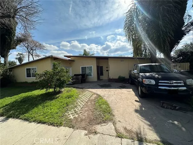 Reseda, CA 91335,19432 Arminta ST