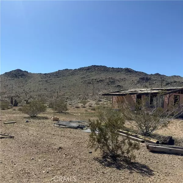 55537 Desert View RD, Landers, CA 92285