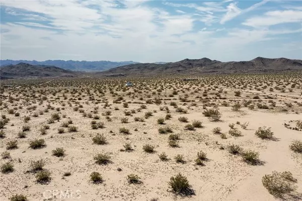 Joshua Tree, CA 92252,2100 Copper Moon LN