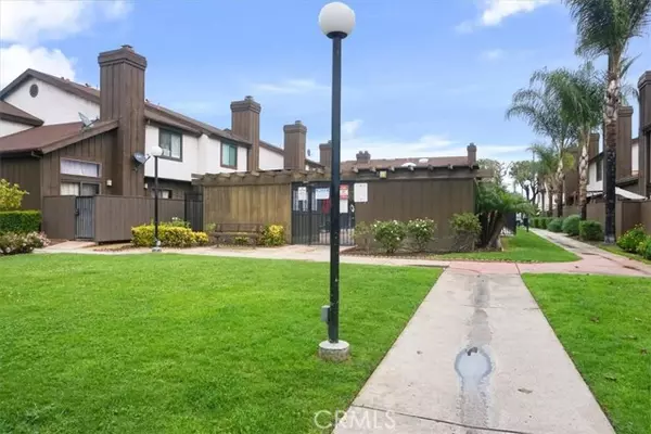 6100 Arbutus AVE 27, Huntington Park, CA 90255