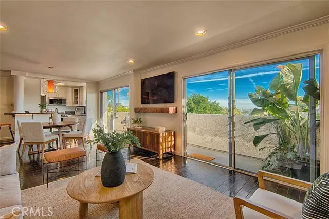 8400 De Longpre AVE 215, West Hollywood, CA 90069