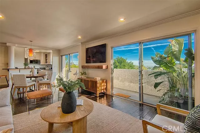 West Hollywood, CA 90069,8400 De Longpre AVE 215