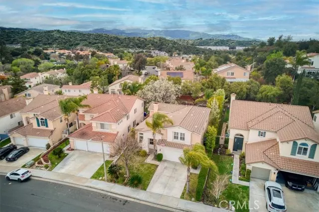 Newhall, CA 91321,23717 Red Oak CT