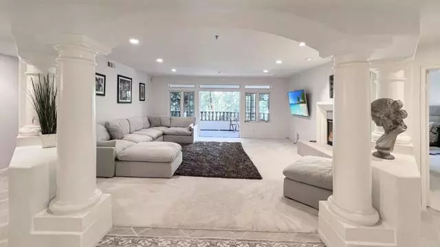 2890 Torrey Pines Rd, La Jolla, CA 92037