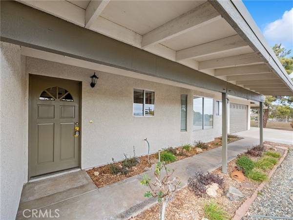 7024 Outpost RD, Oak Hills, CA 92344