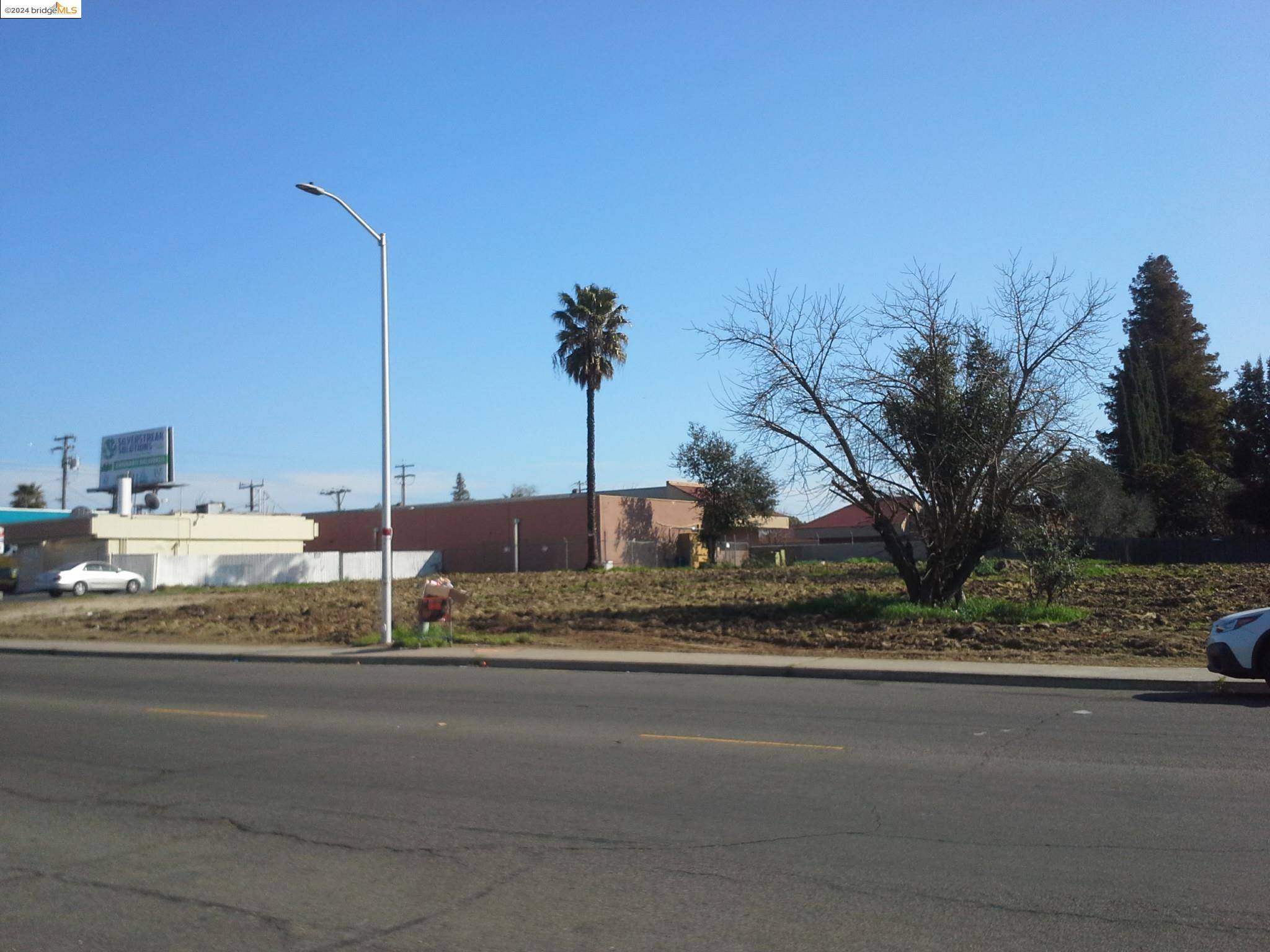 Sacramento, CA 95823,7200 Meadowgate Dr