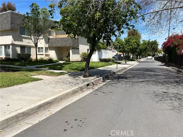 Reseda, CA 91335,6551 Wystone AVE 2