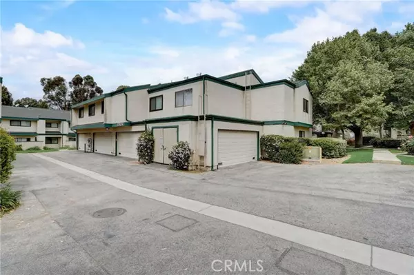 Newhall, CA 91321,23526 Newhall AVE 6