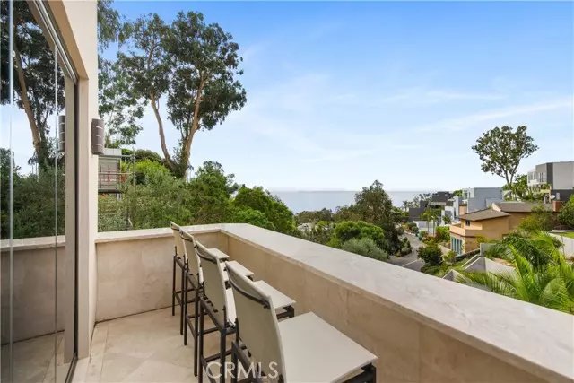 825 Summit DR, Laguna Beach, CA 92651