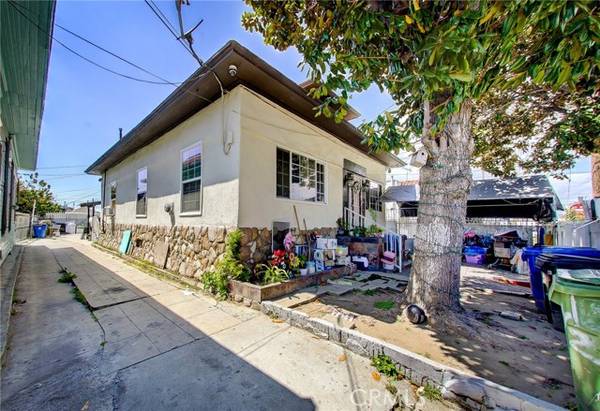 5123 S San Pedro, Los Angeles, CA 90011