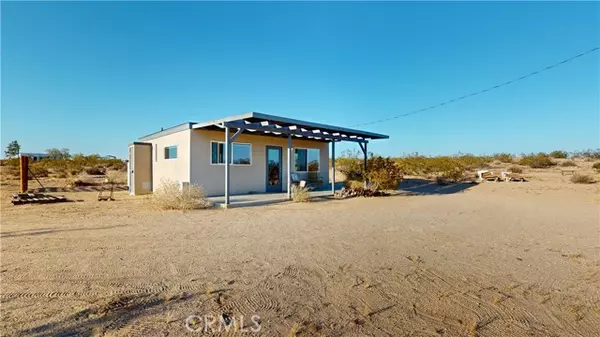 Joshua Tree, CA 92252,63760 Daisy RD