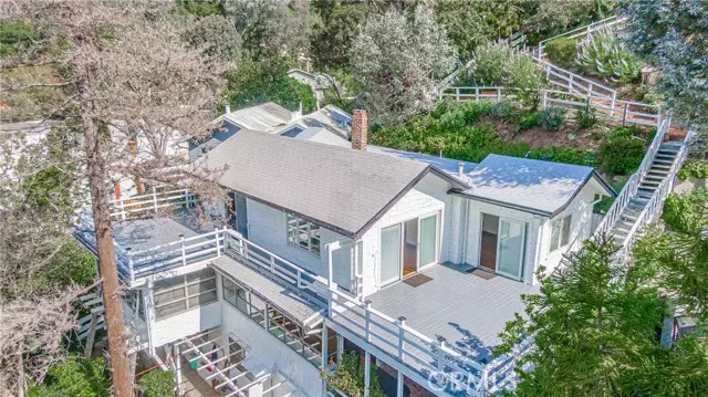Los Angeles, CA 90046,2555 Thames PL