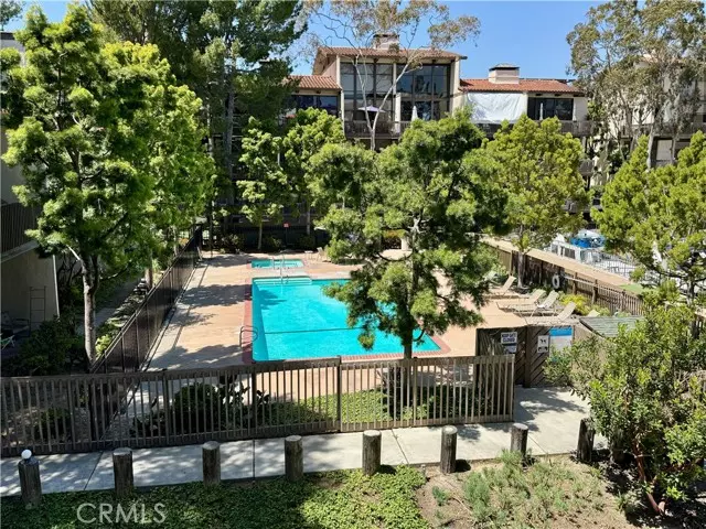 6215 Marina Pacifica DR, Long Beach, CA 90803