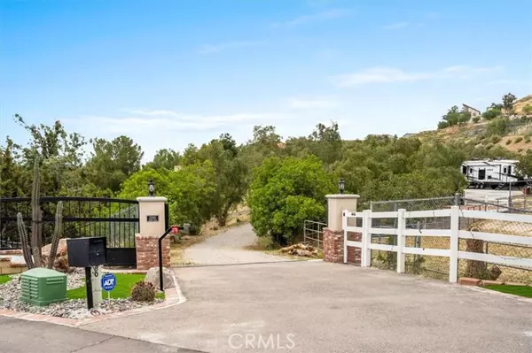 Agua Dulce, CA 91390,13580 Summit Knoll RD