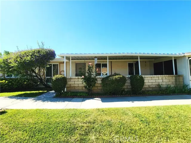 26748 Whispering Leaves DR C, Newhall, CA 91321