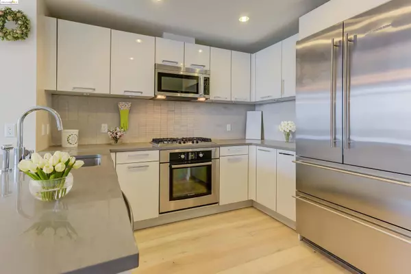 San Francisco, CA 94105,1 Hawthorne 14C