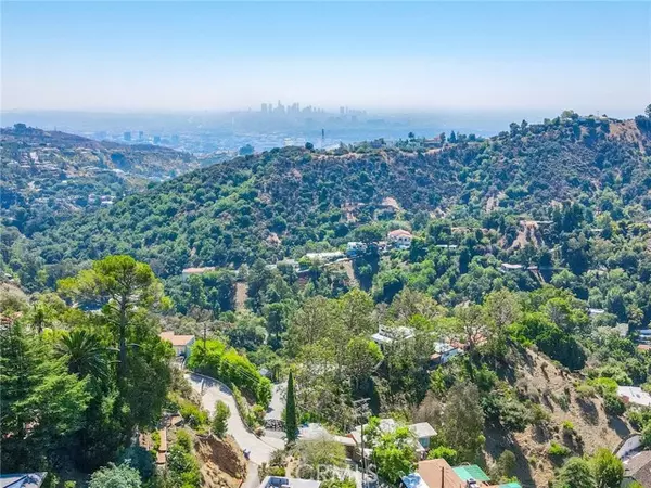 Los Angeles, CA 90046,8755 Skyline DR