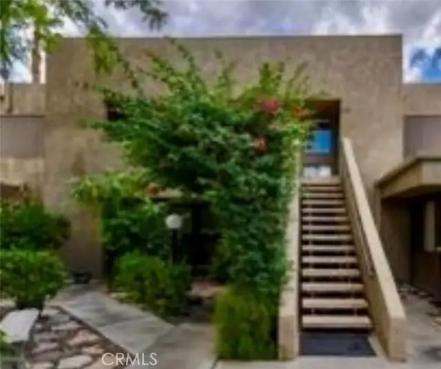 481 Bradshaw LN 13, Palm Springs, CA 92262