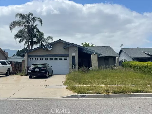 1384 Emerald ST, Corona, CA 92882