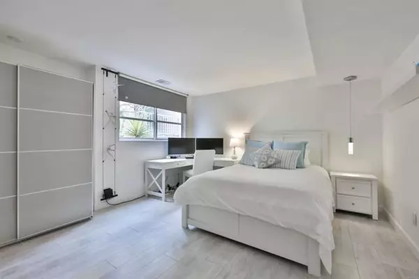 Coronado, CA 92118,942 D AVE B