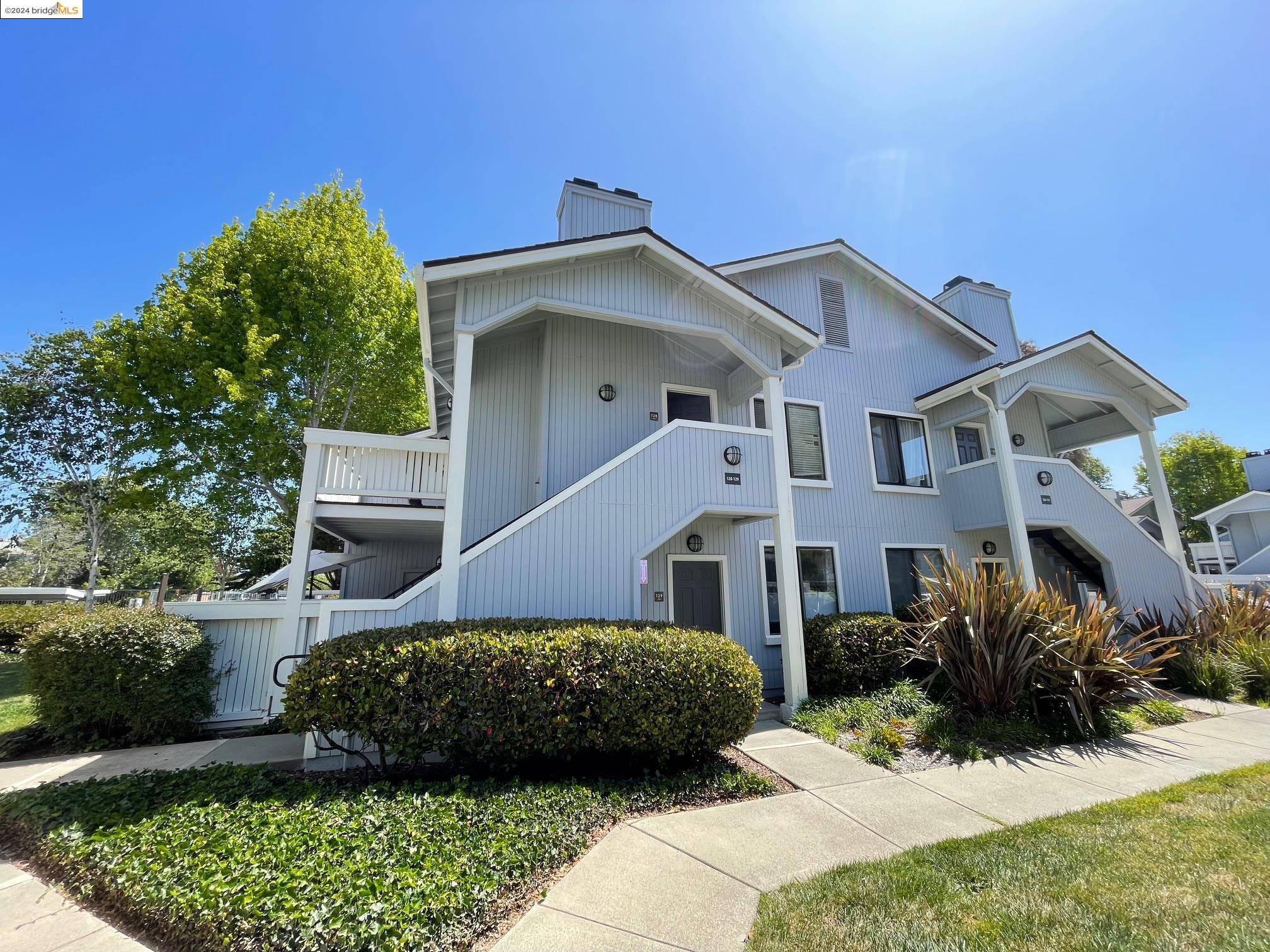 128 Schooner Ct, Richmond, CA 94804