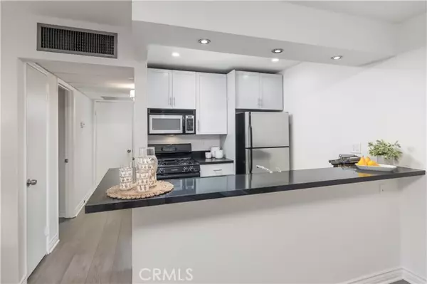 Tarzana, CA 91356,18350 Hatteras ST 107
