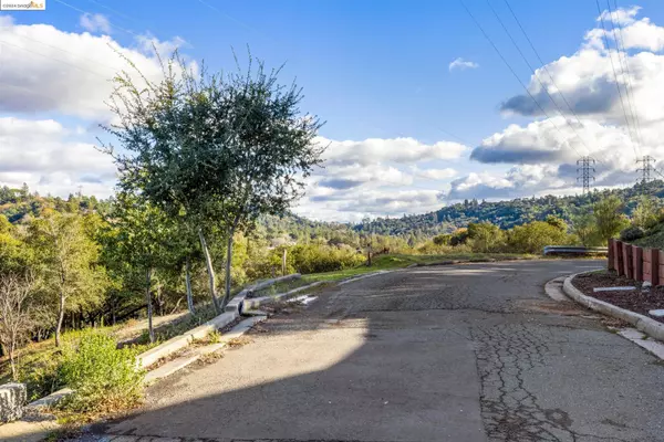 105 Barbara Rd, Orinda, CA 94563