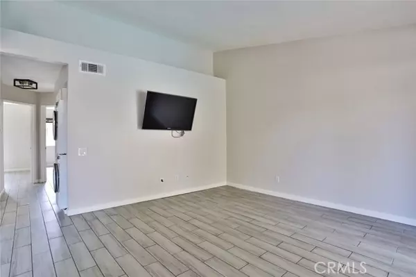 Corona, CA 92879,768 La Tierra ST I202