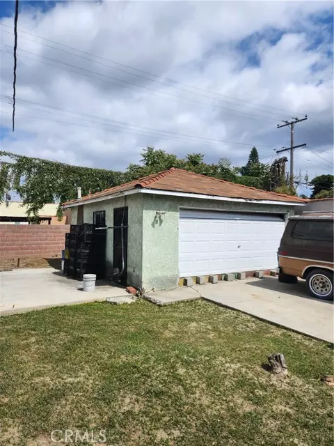 Compton, CA 90221,208 S Sloan AVE