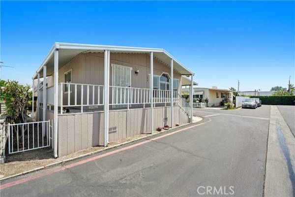 20652 Lassen ST 106, Chatsworth, CA 91311