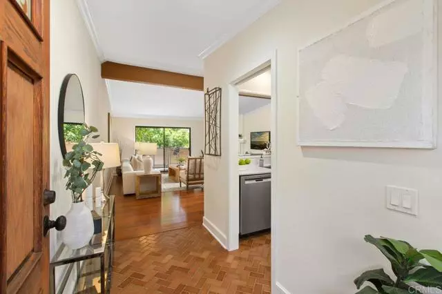 La Jolla, CA 92037,8860 Villa La Jolla 306