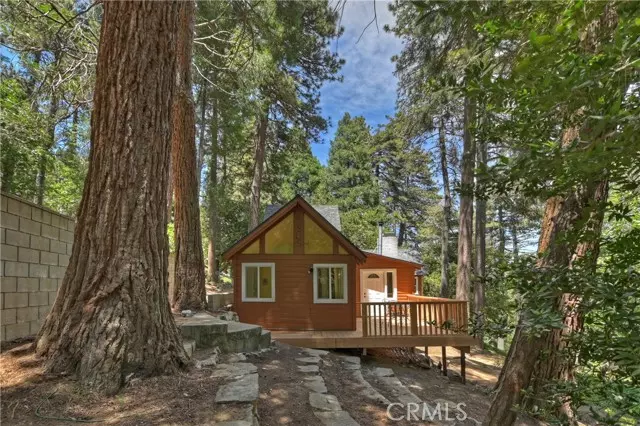 996 Coulter Pine RD, Crestline, CA 92325